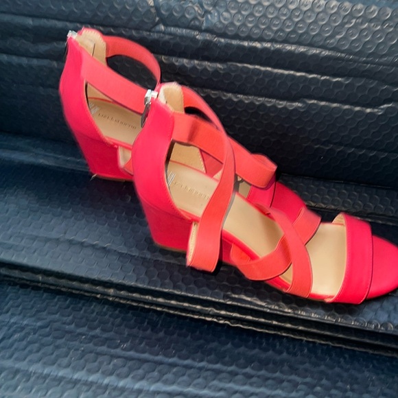 Liz Claiborne Rhodes Coral Wedge Heeled Sandals Women’s Size 10W Zip Closure - Picture 3 of 12